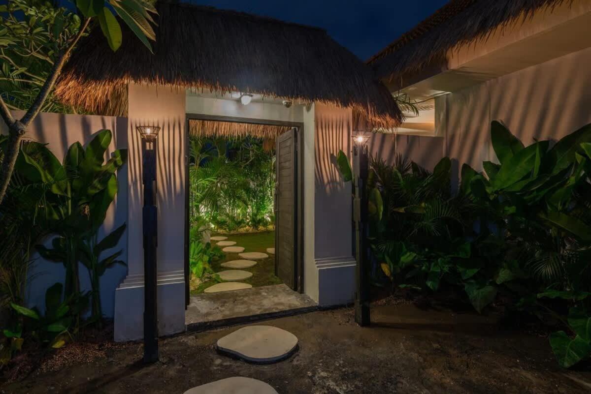 The Jungle - Luxurious & Tropical Concept - 3Br - Central Canggu 외부 사진