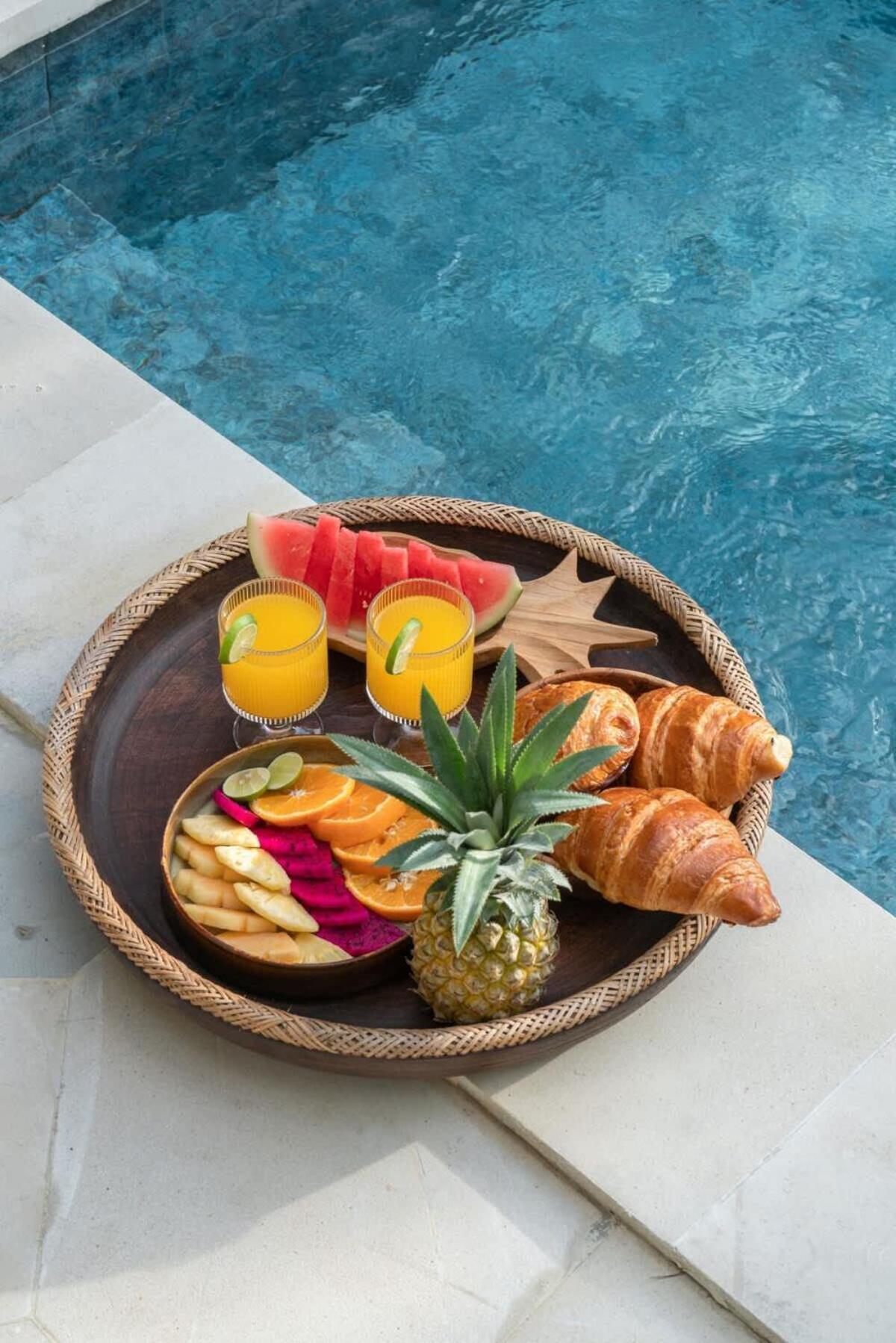 The Jungle - Luxurious & Tropical Concept - 3Br - Central Canggu 외부 사진